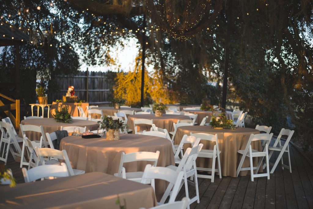 tables-at-oak-tree